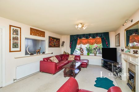 4 bedroom house to rent Gedling Road, Arnold, Nottingham, Nottinghamshire, NG5 - Photo 2