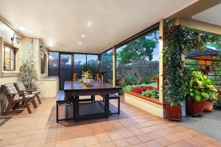 Grand family residence combines luxury with boundless space and privacy - Photo 5