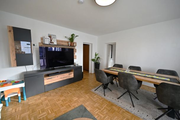 Großzügige 5-Zimmer-Wohnung in Hörsching mit moderner Küche und Balkon - Photo 1