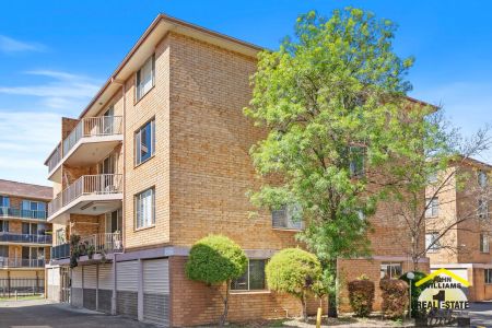 “Great Unit - Double Garage” - Photo 5