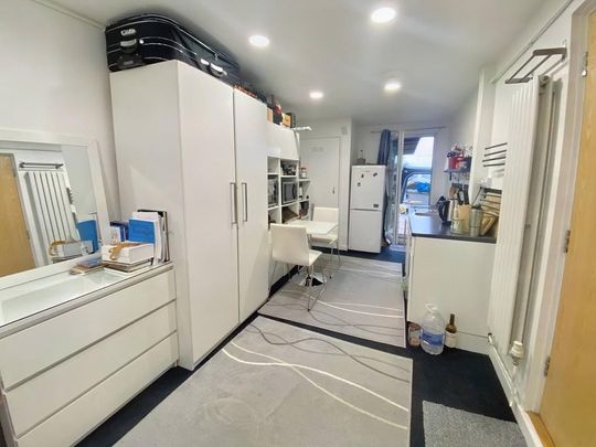 Studio to rent - Photo 1