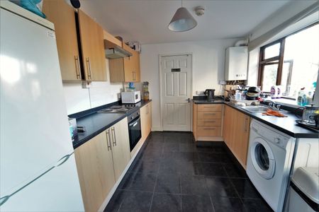 11 Bute Avenue, NG7 1QB, NOTTINGHAM - Photo 3