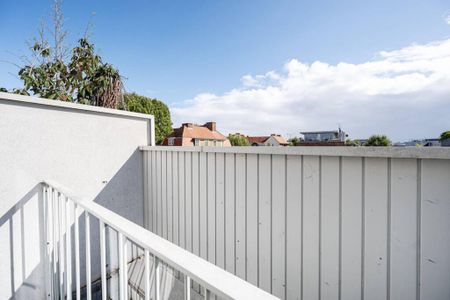 3 bedroom flat to rent - Photo 2