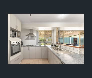 Large Modern Family Home - Photo 6