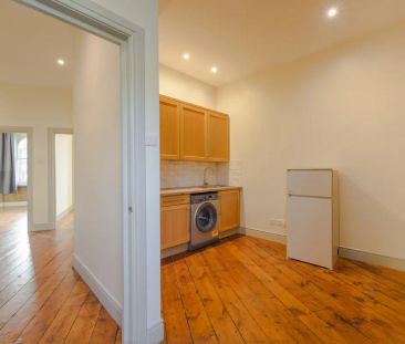 3 bedroom flat in Camden - Photo 3