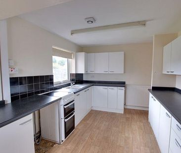 2 bedroom semi-detached bungalow to rent - Photo 5
