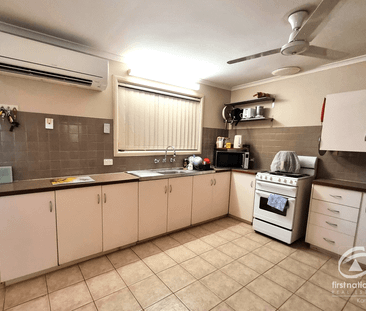 3 x 1 + Large Shed & Rear Yard - Photo 4