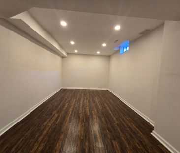 For Lease - 5455 Farmcote Drive, Mississauga, Ontario - Photo 3