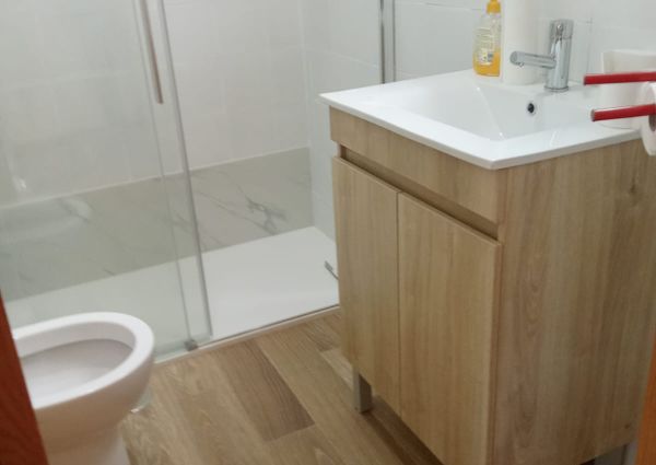 Bom apartamento T2 remodelado, parcialmente mobilado, em Aveiro!