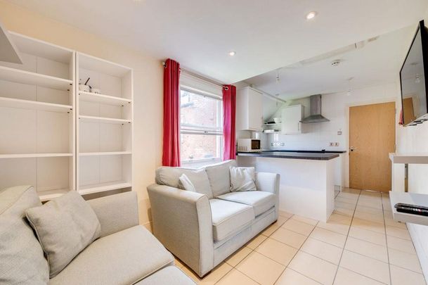 4 bedroom flat to rent - Photo 1