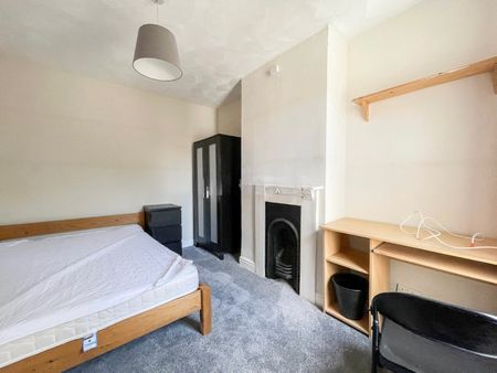 4 bedroom terraced house to rent - Photo 4