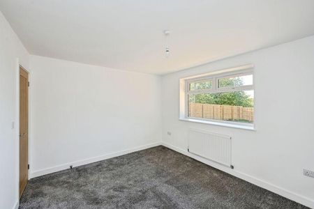 3 bedroom detached bungalow to rent - Photo 4