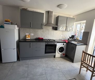 Room in a Shared House, Erskine Road, E17 - Photo 6
