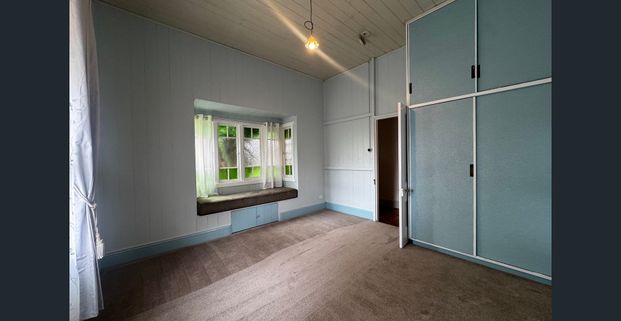 Charming 3-bedroom renovated cottage in Newtown! - Photo 1