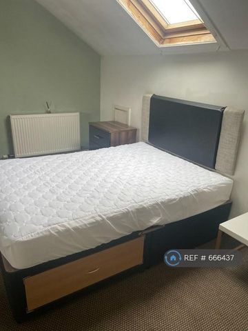 4 bedroom terraced house to rent - Photo 4