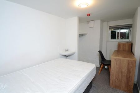 5 bedroom flat to rent - Photo 3