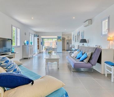 Villa - Photo 1