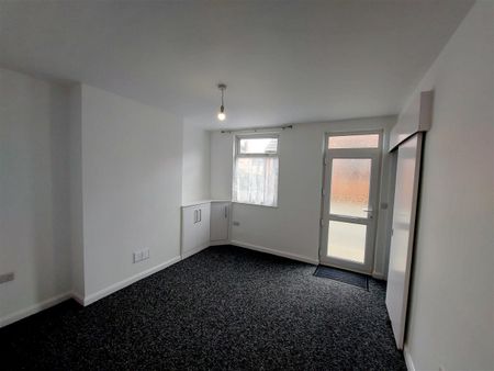 2 bedroom Terraced House to rent - Photo 3