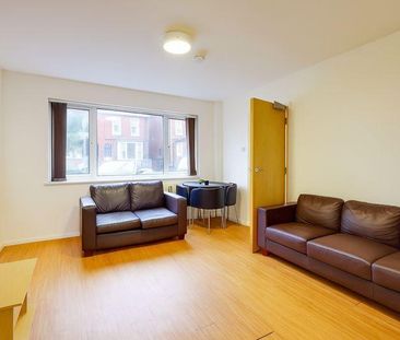 5 bedroom semi-detached house to rent - Photo 2