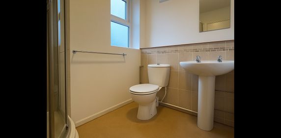 Studio Flat, Carlton Road, SO15 - Photo 2