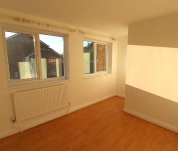 2 bedroom end of terrace house to rent - Photo 5