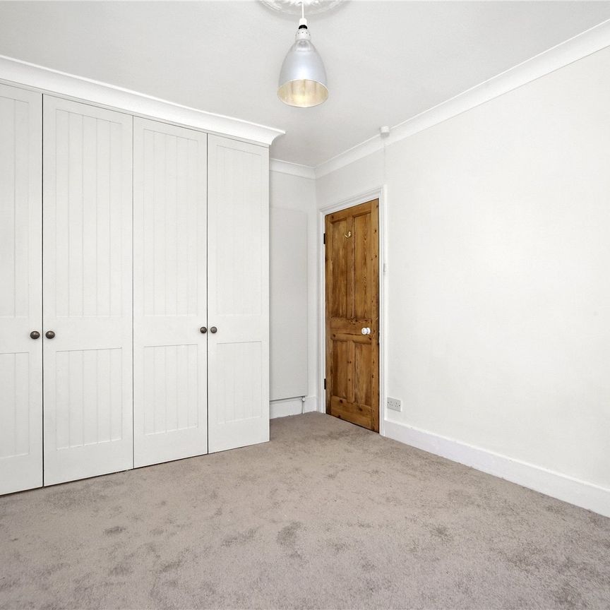 Grove Park Gardens, London, W4 flat to rent - Photo 1