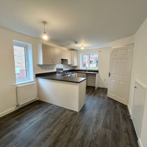 3 bedroom detached house to rent - Photo 2