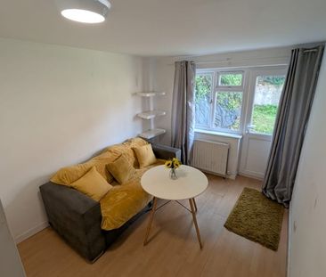 Room in a Shared House, Woodside Road, SO17 - Photo 1