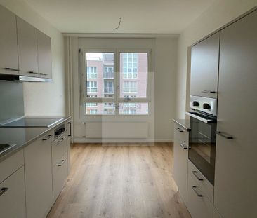 For rent, AVS/AI, 2.5 rooms renovated, Albert-Monard 4, La Chaux-de... - Photo 4