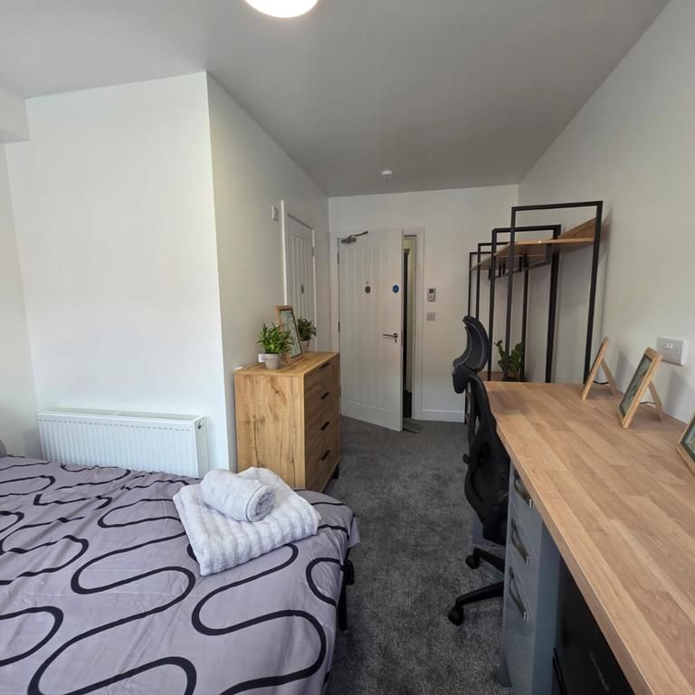 1 bedroom in a house share to rent - Photo 1