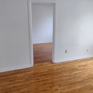 4 1/2 Avec PROMOTION Rue Laurier Long. - Photo 2