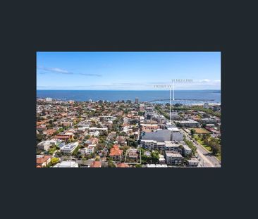 Spacious studio apartment in a secure building, bills included! - Photo 5