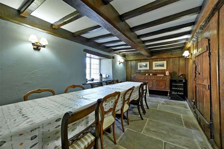 SHORT LET - 5 bedroom stone cottage on the edge of the Black Mountains - Photo 2