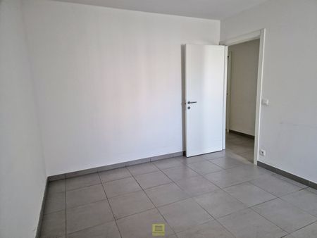 Recent gelijkvloers appartement met terras, tuintje en ondergrondse parkeerplaats! - Foto 3