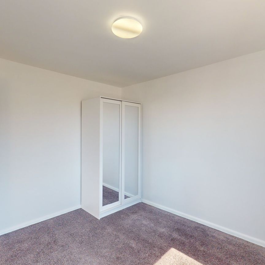 Newly Renovated Apartment & Perfectly Positioned for Convenience! - Photo 1