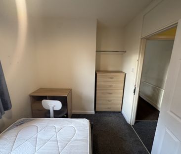 Starkey Crescent, Tang Hall - P2214 - Photo 3