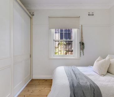 Architecturally enhanced family home with garden retreat - Photo 5