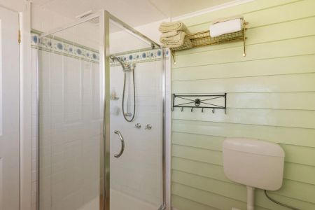 Character Filled Home in Prime Dromana Pocket - just a short stroll to the beach. - Photo 5