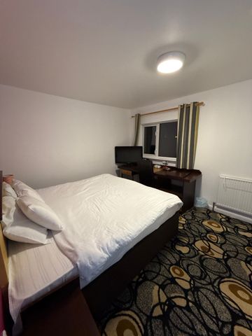 Room 213, SimplyStay Lincoln Road, Skegness, Lincolnshire, PE25 2EA - Photo 2