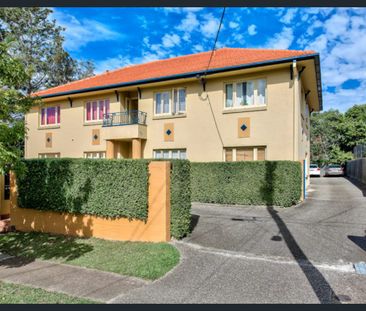 Top-Floor Studio Apartment – Prime Location Near West End & Public ... - Photo 6