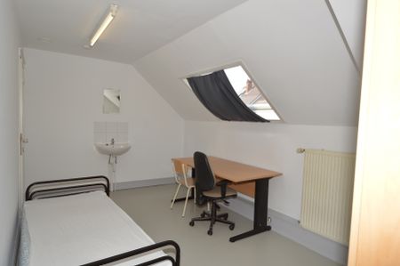 Budgetvriendelijke studentenkamer op toplocatie te hartje Geel. - Photo 2