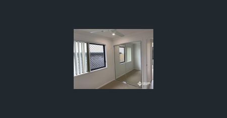 Spacious 3 Bedroom home - Photo 5