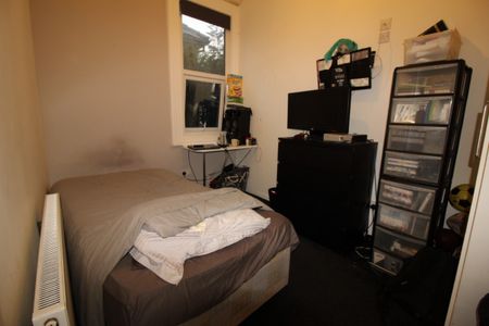 7 Bed - 79b Cardigan Road, Hyde Park, Leeds - LS6 1EB - Student - Photo 3