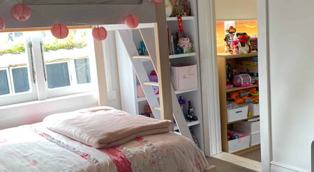 Charming 3-Bedroom Bungalow - Photo 4