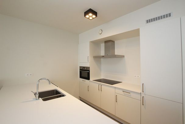 Appartement op de 1ste verdieping met 2 terrassen en ondergrondse staanplaats te Emblem! - Foto 1