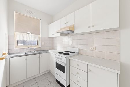 2/49 Flemington Street, Travancore VIC 3032 - Photo 5