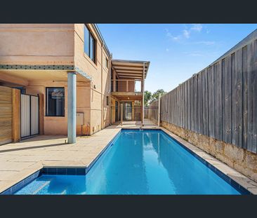 4/104 Deanmore Road, Scarborough, WA 6019 - Photo 2