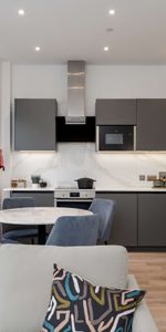 Park Street Room 1 - Photo 3