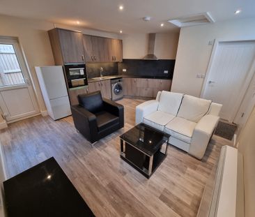 4 Bed Student Accommodation - Photo 3