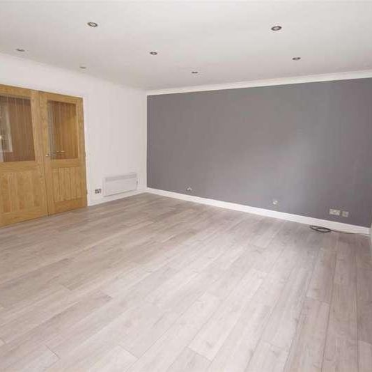 Parkwood Court, Roundhay, LS8 - Photo 1